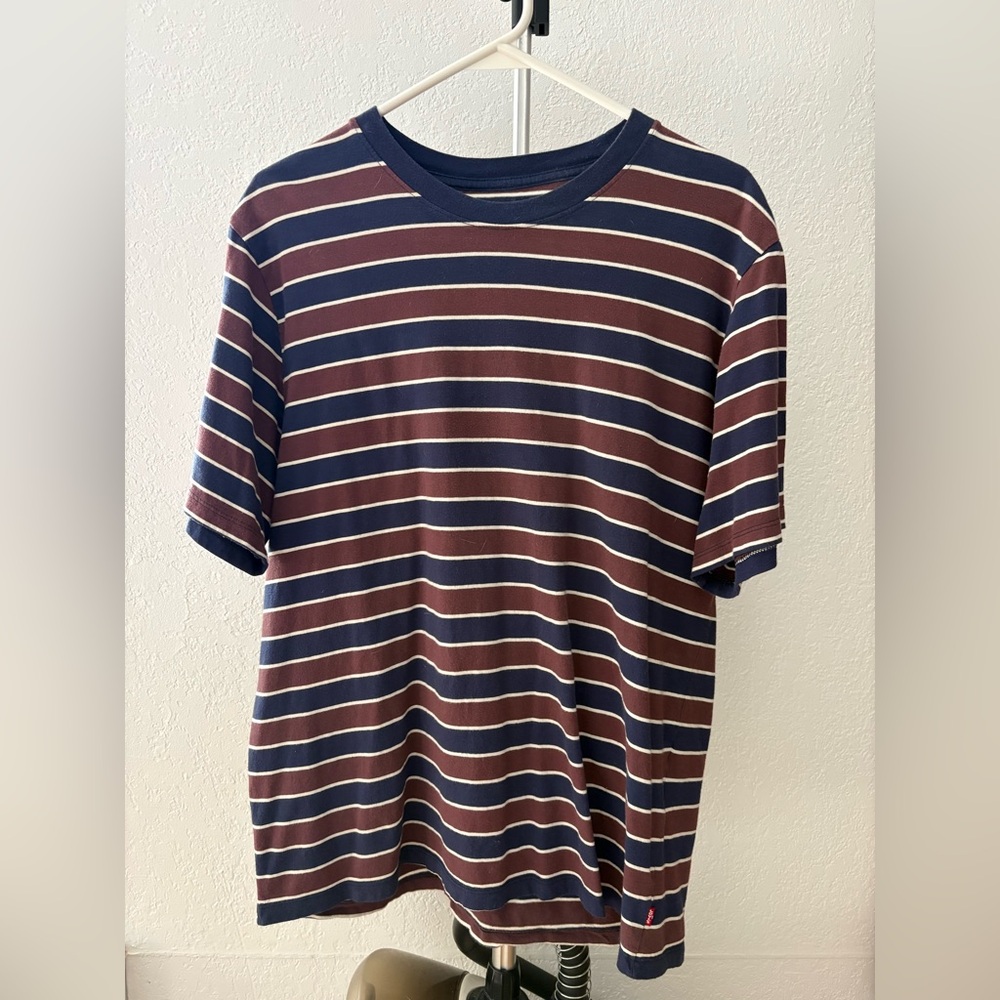Levi’s Essential Short Sleeve T-Shirt